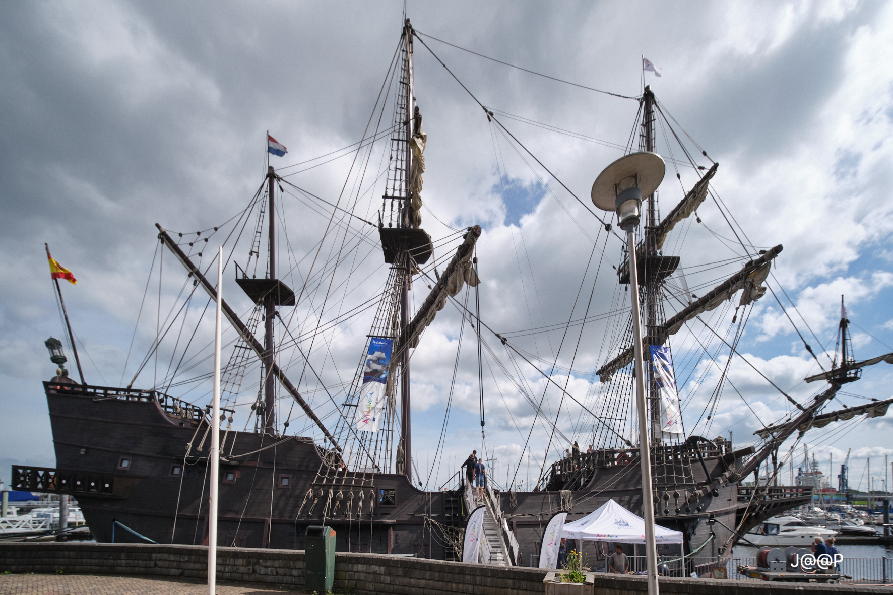 Replica Spaans galjoen in haven Delfzijl